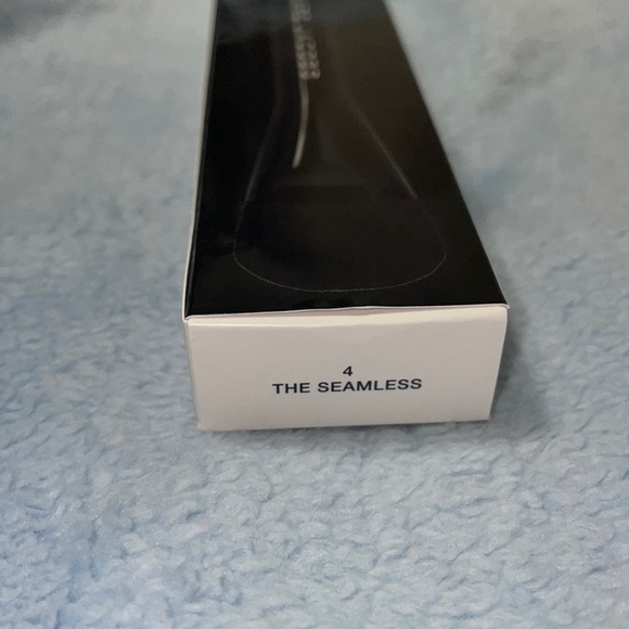 Marc Jacobs Foundation Brush - Picture 2 of 4
